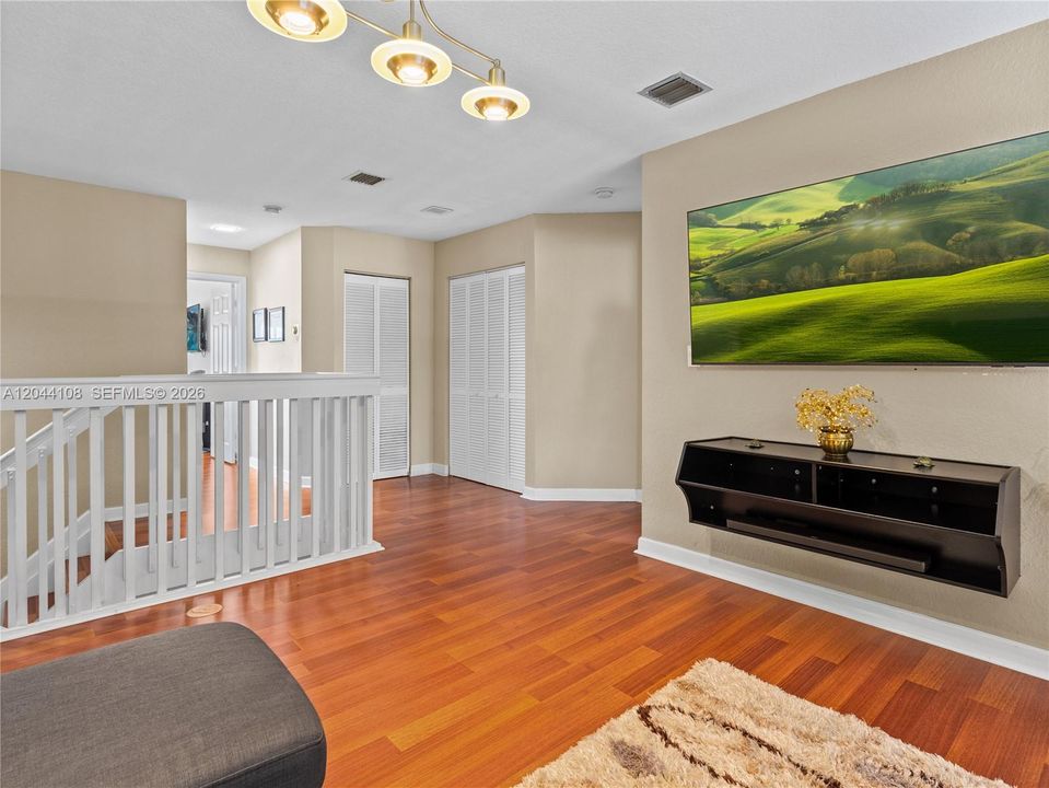 For Sale: $819,000 (3 beds, 3 baths, 2312 Square Feet)