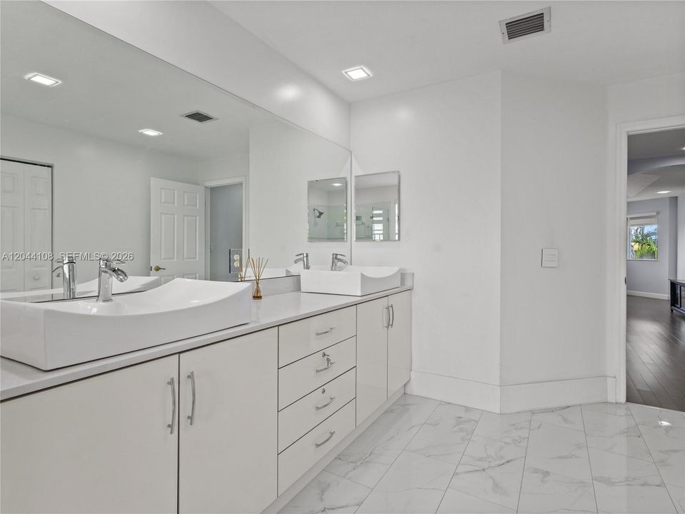 For Sale: $819,000 (3 beds, 3 baths, 2312 Square Feet)