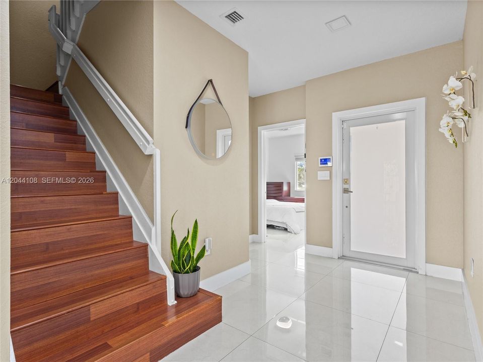 For Sale: $819,000 (3 beds, 3 baths, 2312 Square Feet)
