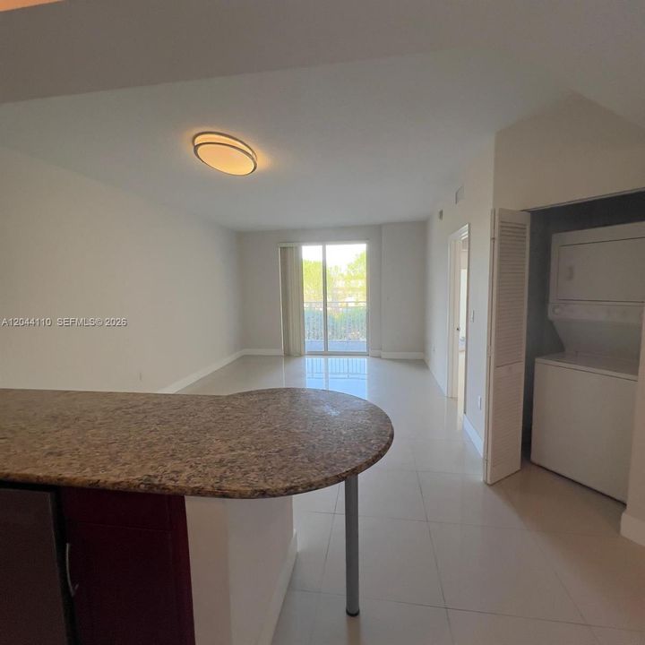 В аренду: $2,300 (1 спален, 1 ванн, 749 Квадратных фут)