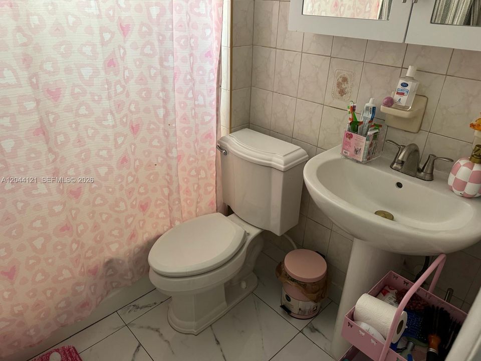 Под контрактом: $599,900 (4 спален, 4 ванн, 3121 Квадратных фут)