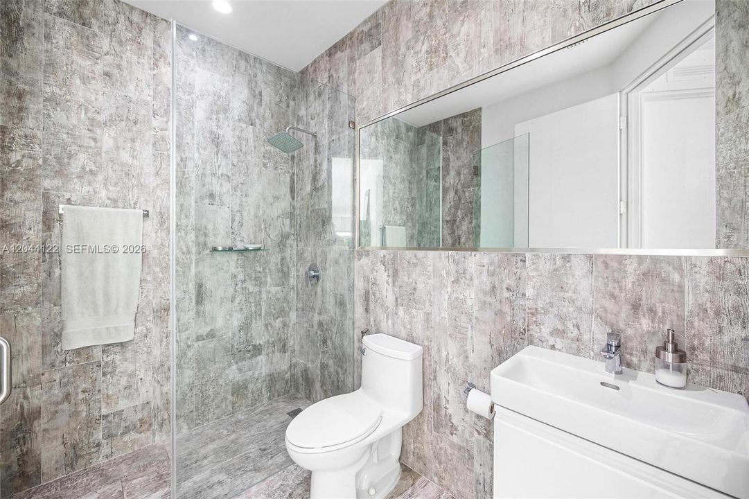 For Rent: $14,950 (3 beds, 3 baths, 3107 Square Feet)