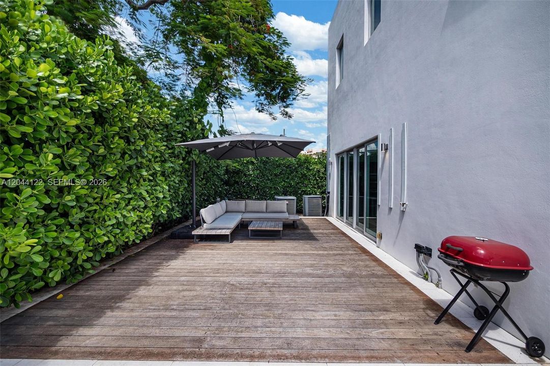 For Rent: $14,950 (3 beds, 3 baths, 3107 Square Feet)