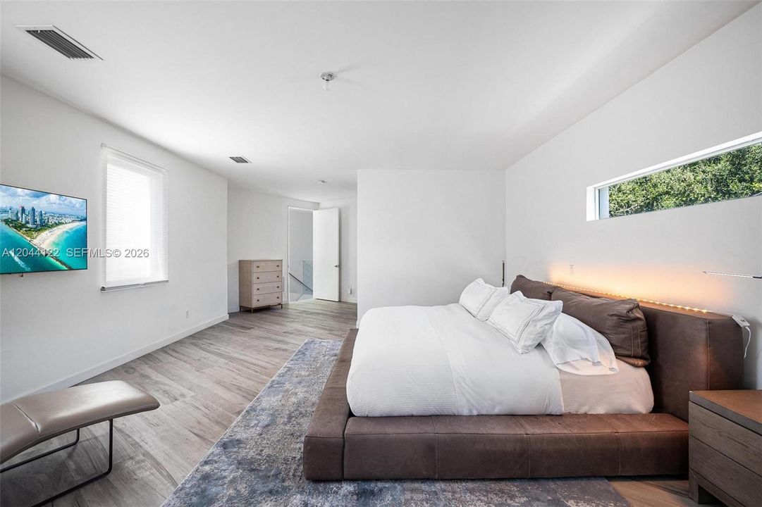 For Rent: $14,950 (3 beds, 3 baths, 3107 Square Feet)