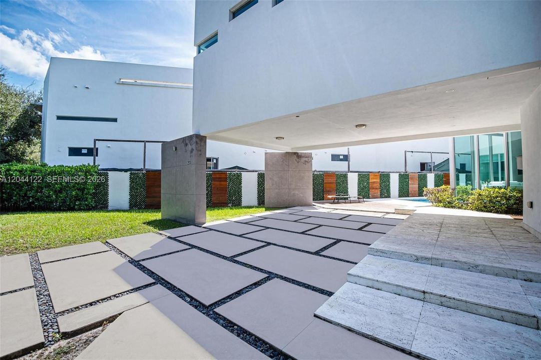 For Rent: $14,950 (3 beds, 3 baths, 3107 Square Feet)