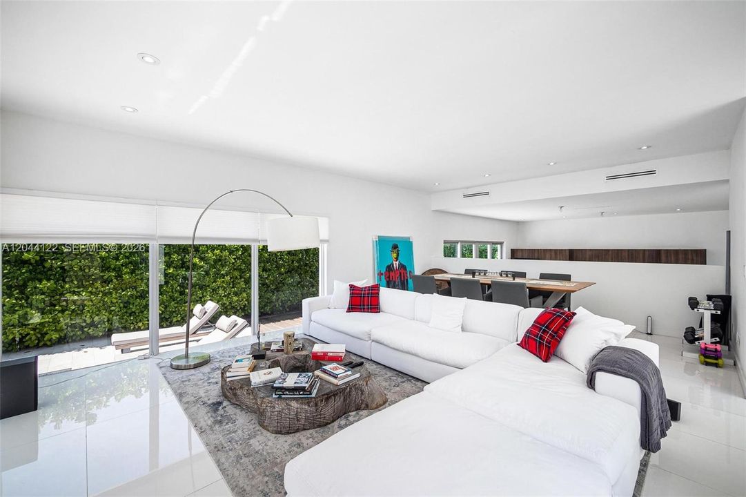 For Rent: $14,950 (3 beds, 3 baths, 3107 Square Feet)