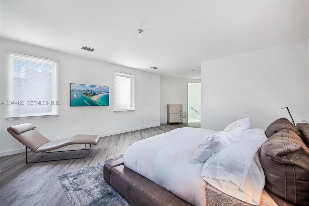 For Rent: $14,950 (3 beds, 3 baths, 3107 Square Feet)