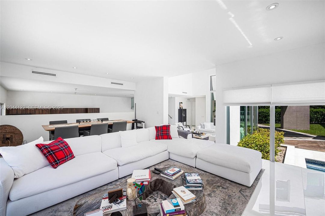 For Rent: $14,950 (3 beds, 3 baths, 3107 Square Feet)