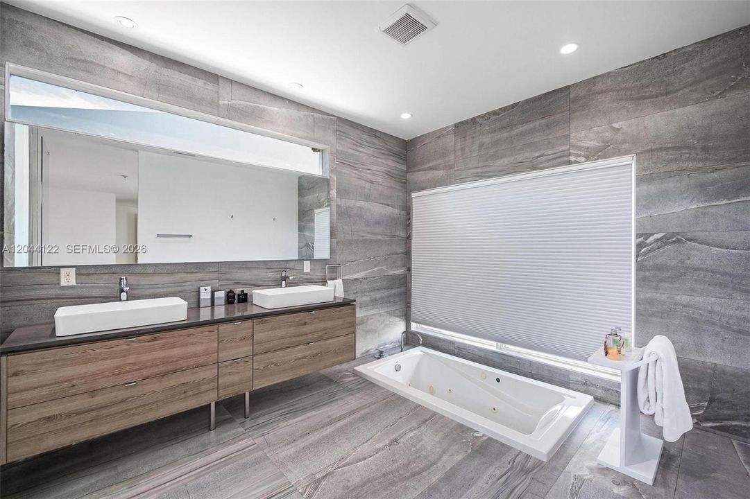For Rent: $14,950 (3 beds, 3 baths, 3107 Square Feet)