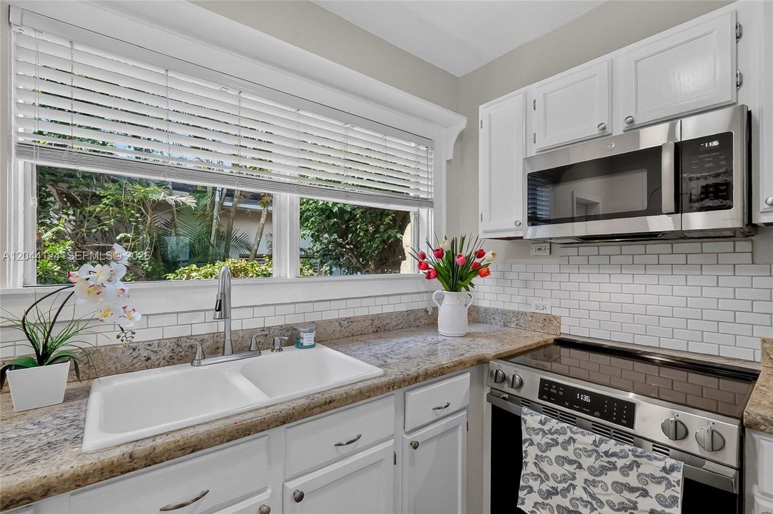 На продажу: $1,150,000 (3 спален, 1 ванн, 1303 Квадратных фут)