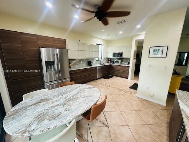 En Renta: $5,350 (3 camas, 2 baños, 1848 Pies cuadrados)