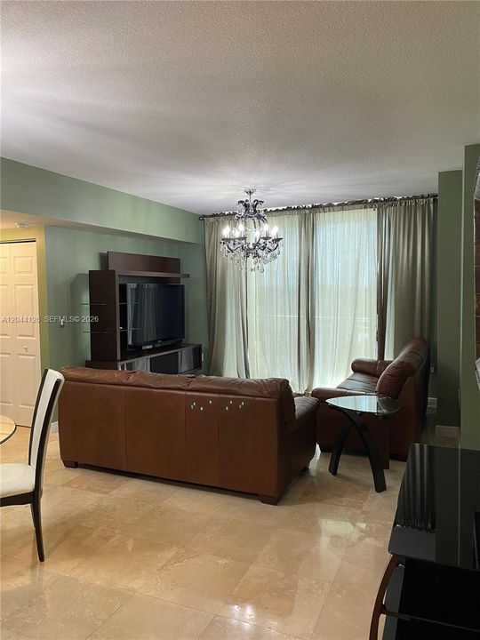 For Rent: $2,250 (1 beds, 1 baths, 915 Square Feet)
