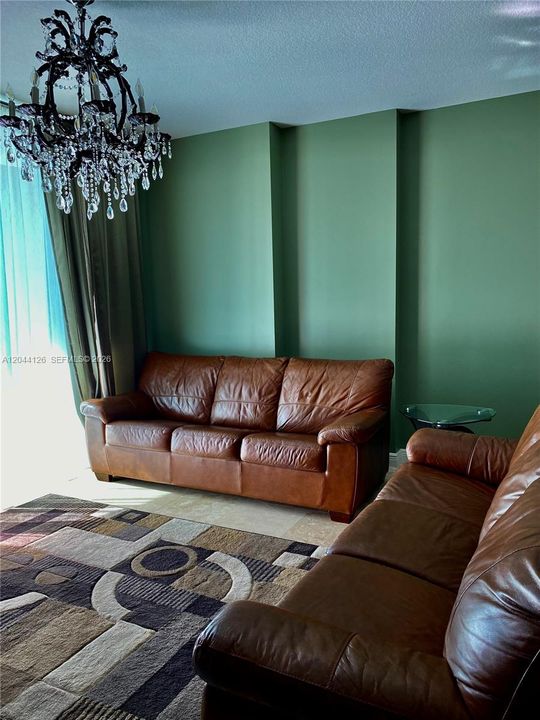 For Rent: $2,250 (1 beds, 1 baths, 915 Square Feet)