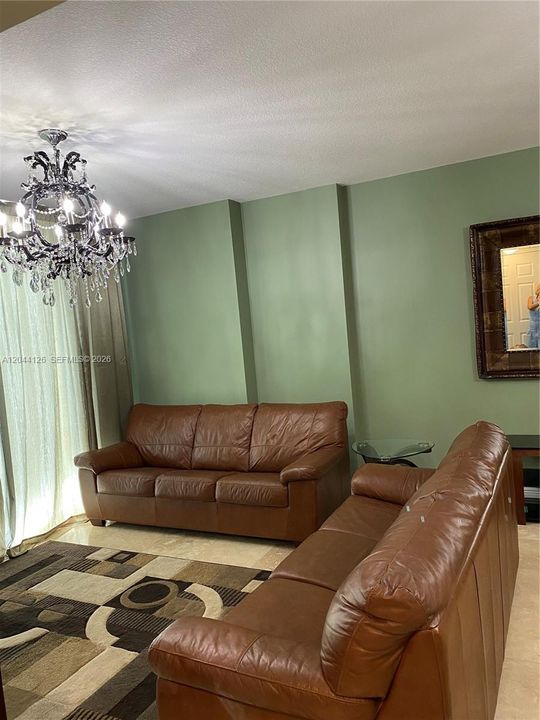 For Rent: $2,250 (1 beds, 1 baths, 915 Square Feet)