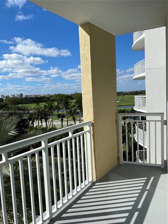 For Rent: $2,250 (1 beds, 1 baths, 915 Square Feet)