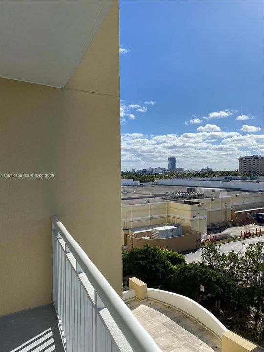 For Rent: $2,250 (1 beds, 1 baths, 915 Square Feet)