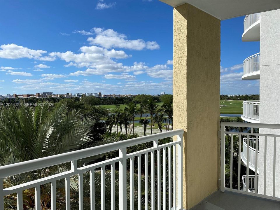 For Rent: $2,250 (1 beds, 1 baths, 915 Square Feet)