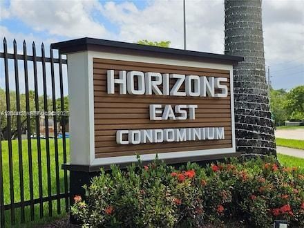 For Rent: $2,200 (2 beds, 2 baths, 965 Square Feet)