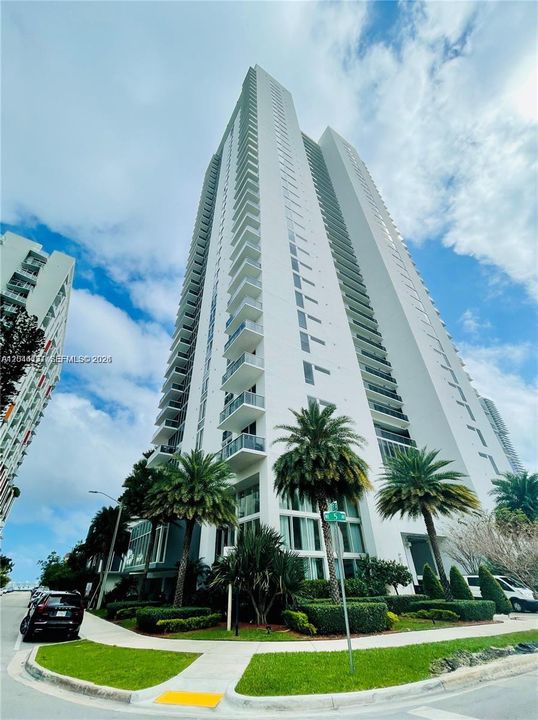 For Rent: $6,200 (3 beds, 3 baths, 1435 Square Feet)