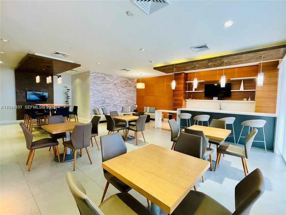 For Rent: $6,200 (3 beds, 3 baths, 1435 Square Feet)