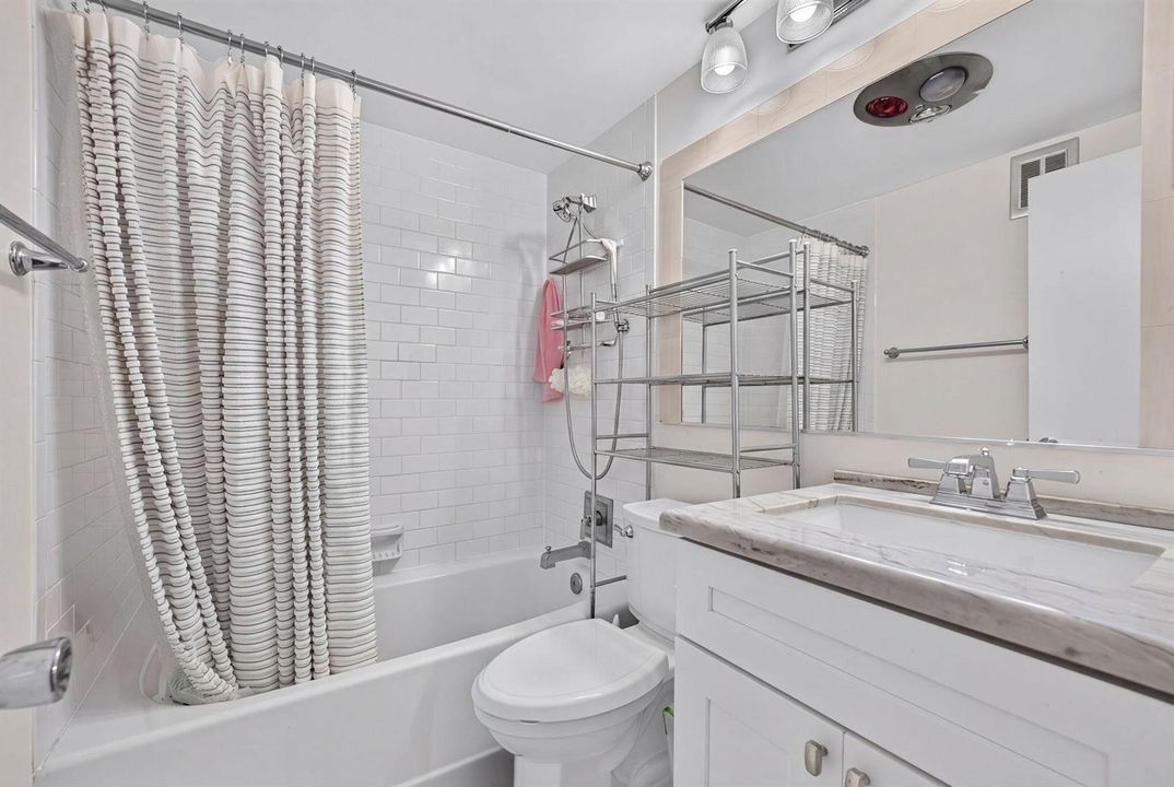 19-web-or-mls-Custom_Declutter_DSC08029_