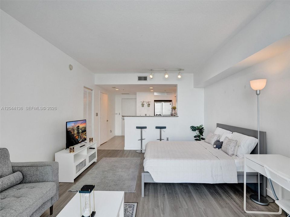 For Rent: $2,500 (0 beds, 1 baths, 507 Square Feet)