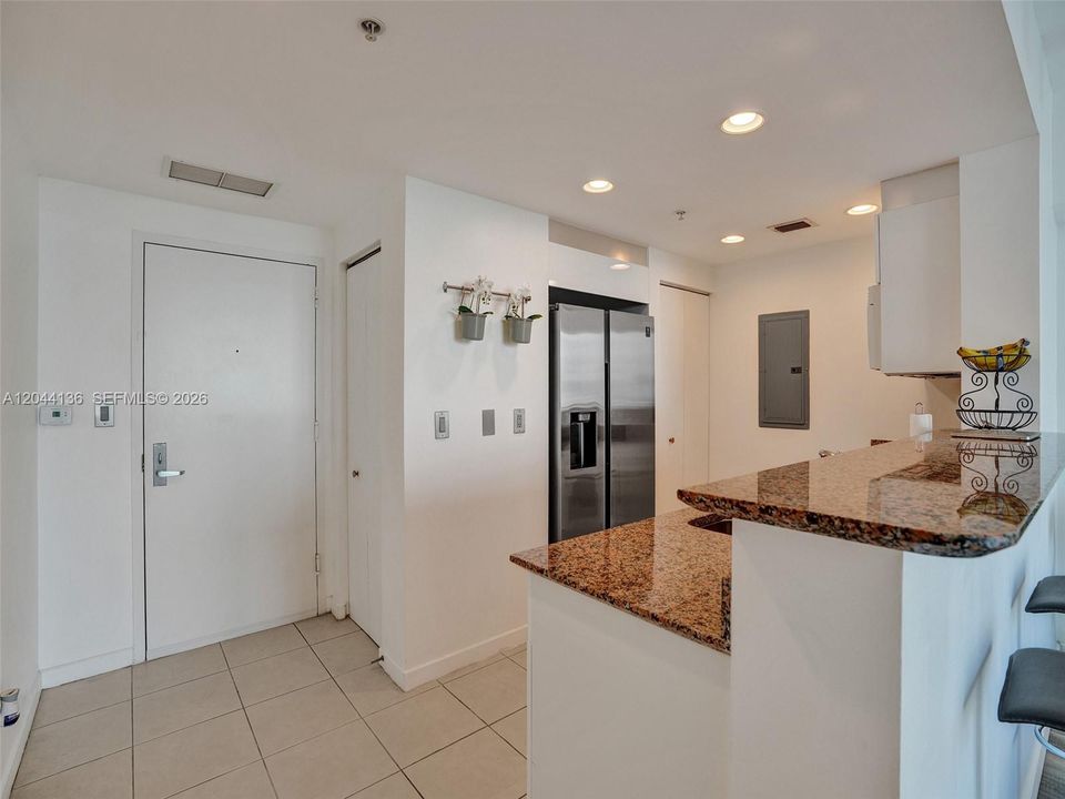 For Rent: $2,500 (0 beds, 1 baths, 507 Square Feet)