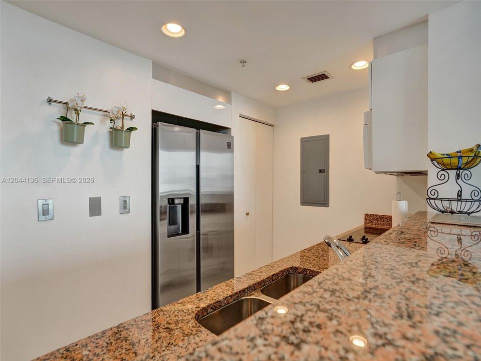 For Rent: $2,500 (0 beds, 1 baths, 507 Square Feet)