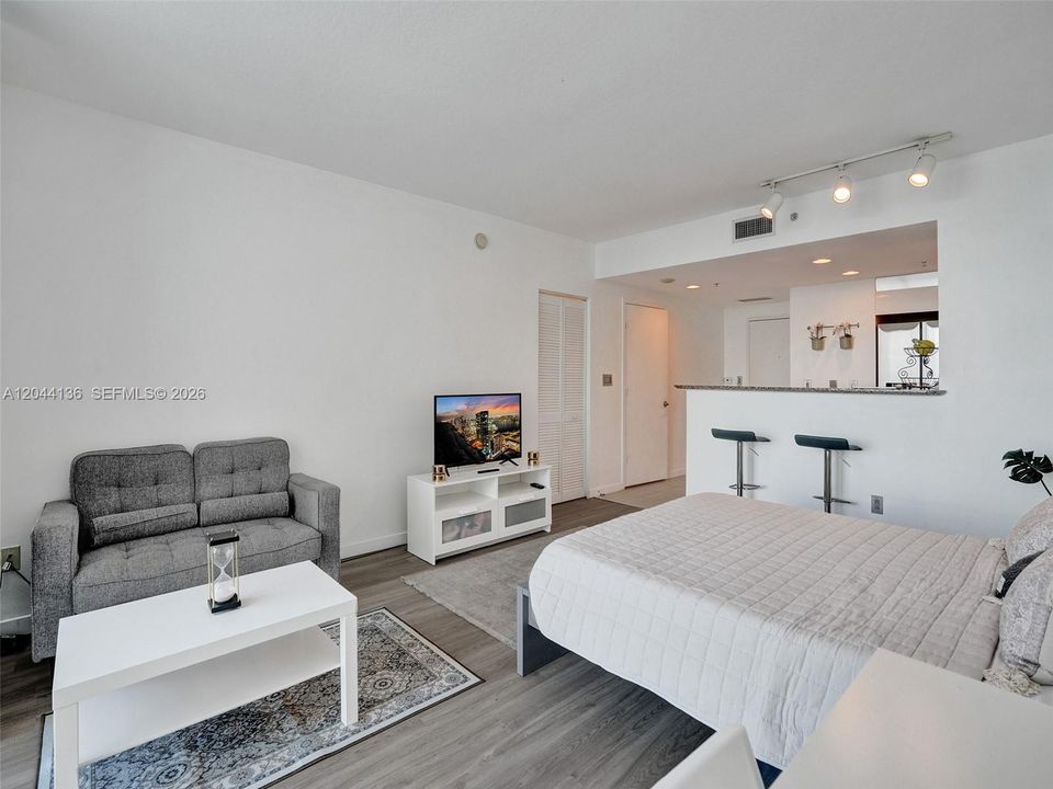 For Rent: $2,500 (0 beds, 1 baths, 507 Square Feet)