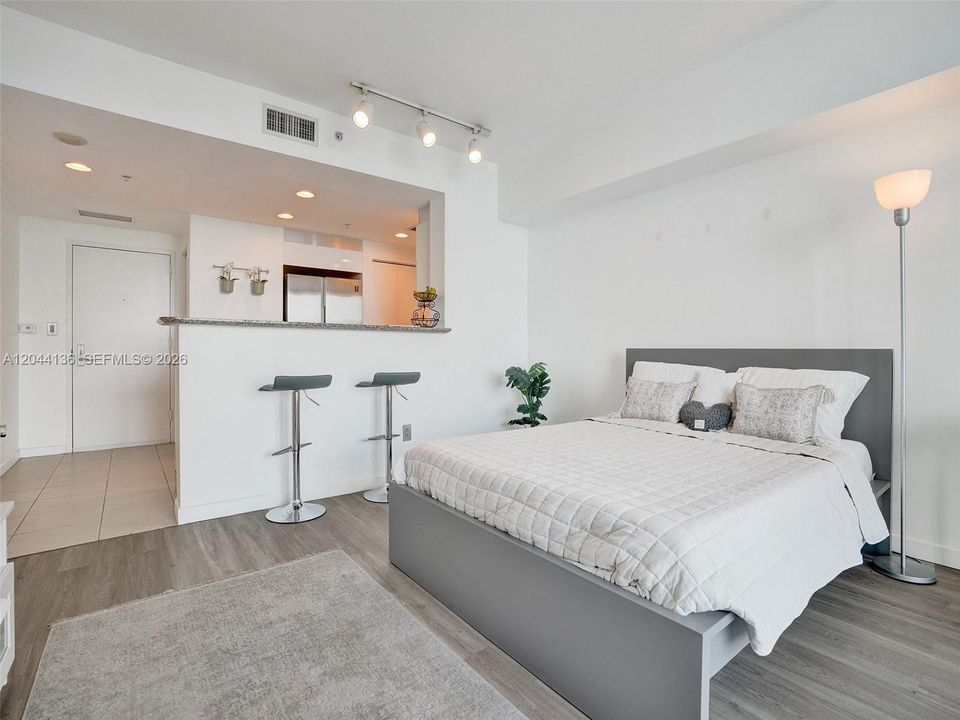 For Rent: $2,500 (0 beds, 1 baths, 507 Square Feet)