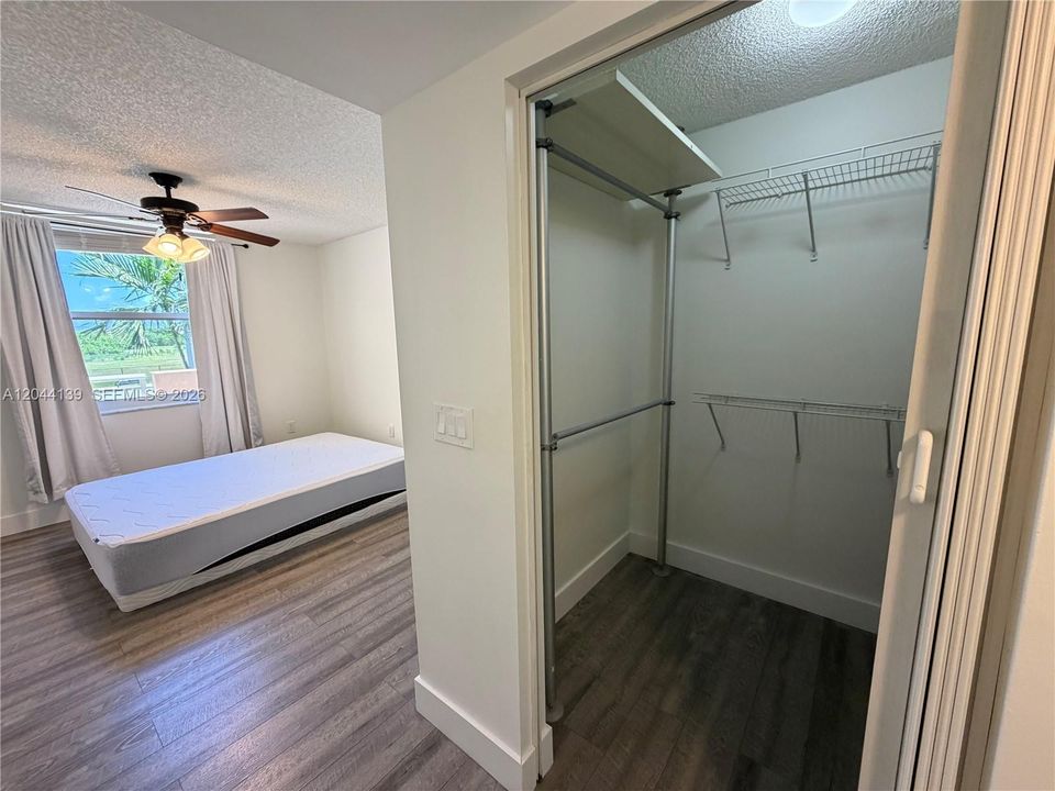 В аренду: $2,300 (2 спален, 2 ванн, 960 Квадратных фут)