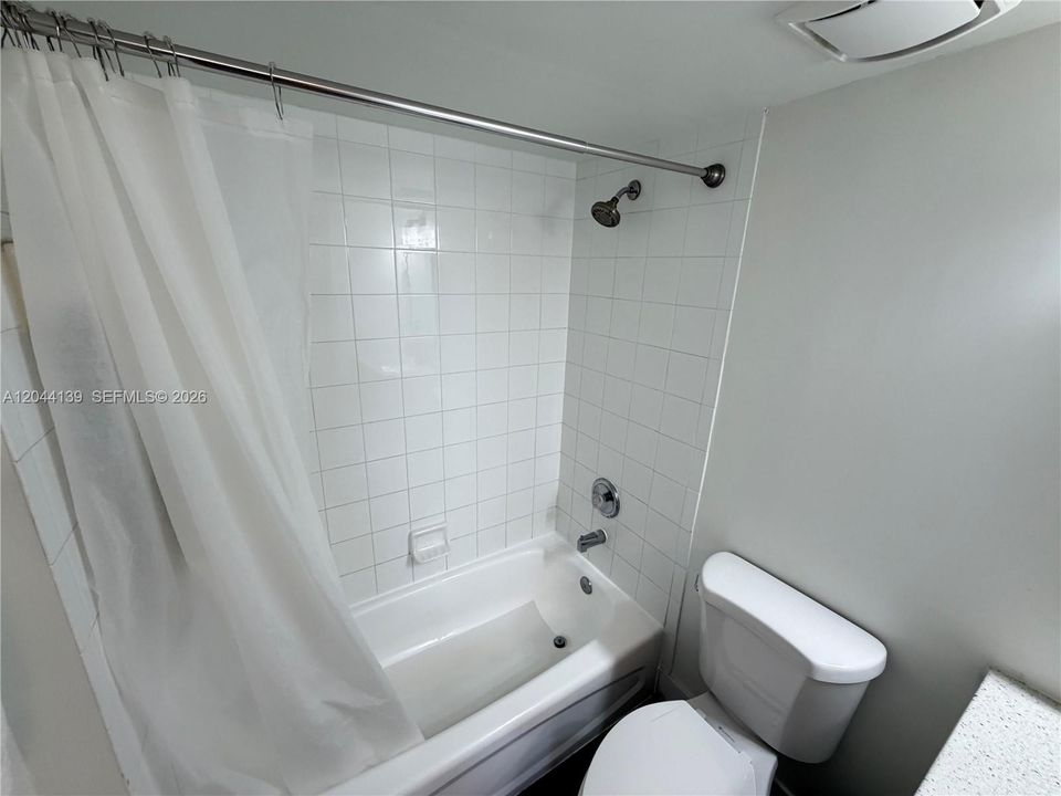 В аренду: $2,300 (2 спален, 2 ванн, 960 Квадратных фут)