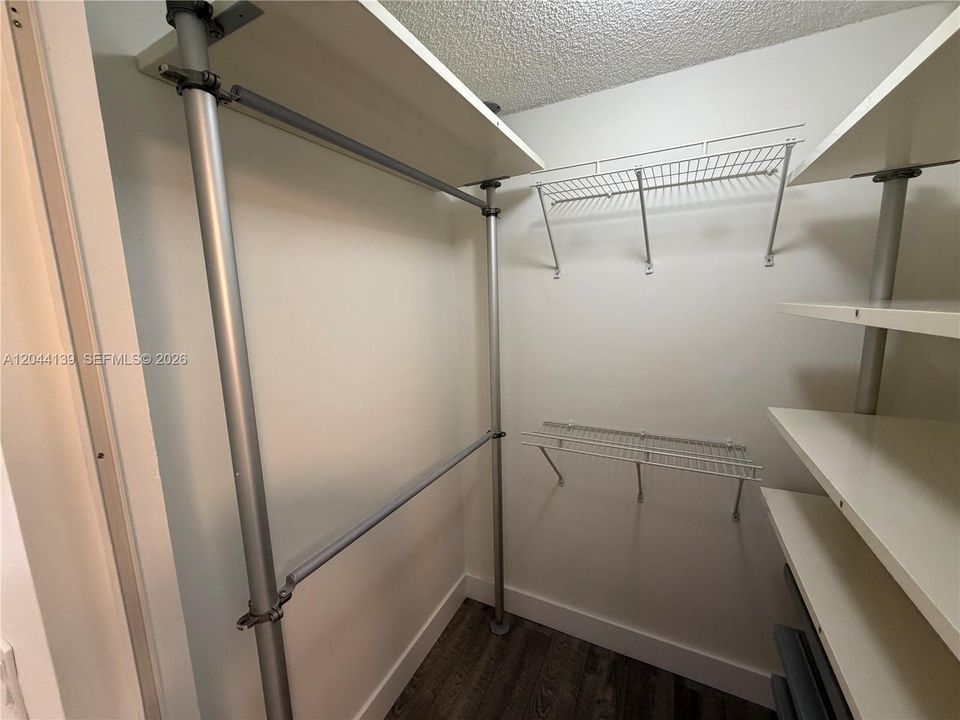 В аренду: $2,300 (2 спален, 2 ванн, 960 Квадратных фут)