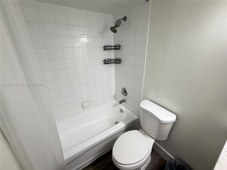 В аренду: $2,300 (2 спален, 2 ванн, 960 Квадратных фут)