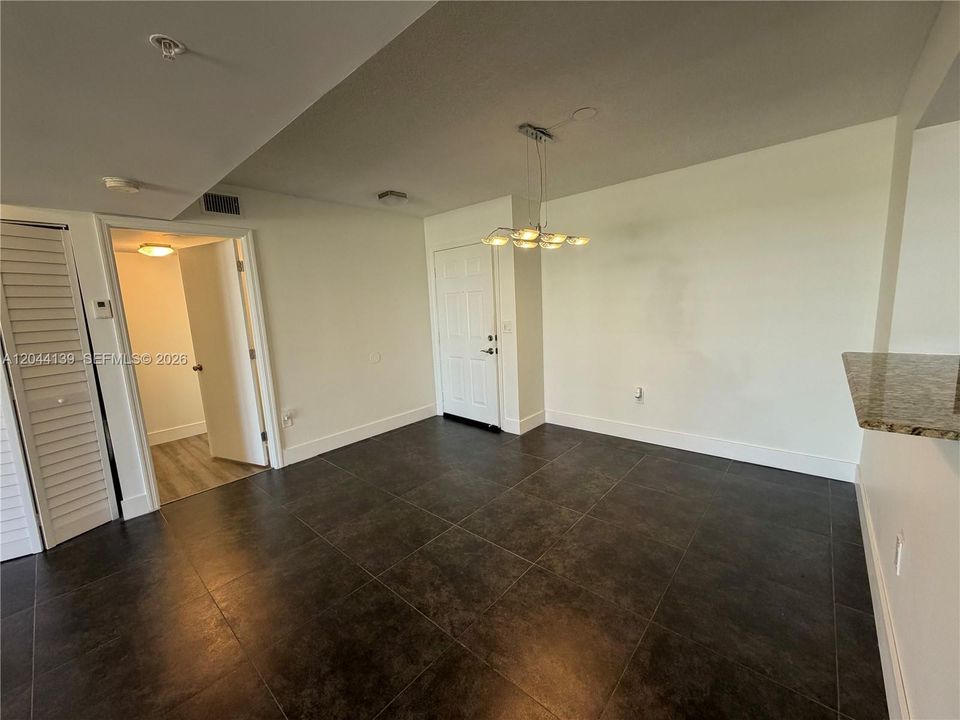 В аренду: $2,300 (2 спален, 2 ванн, 960 Квадратных фут)
