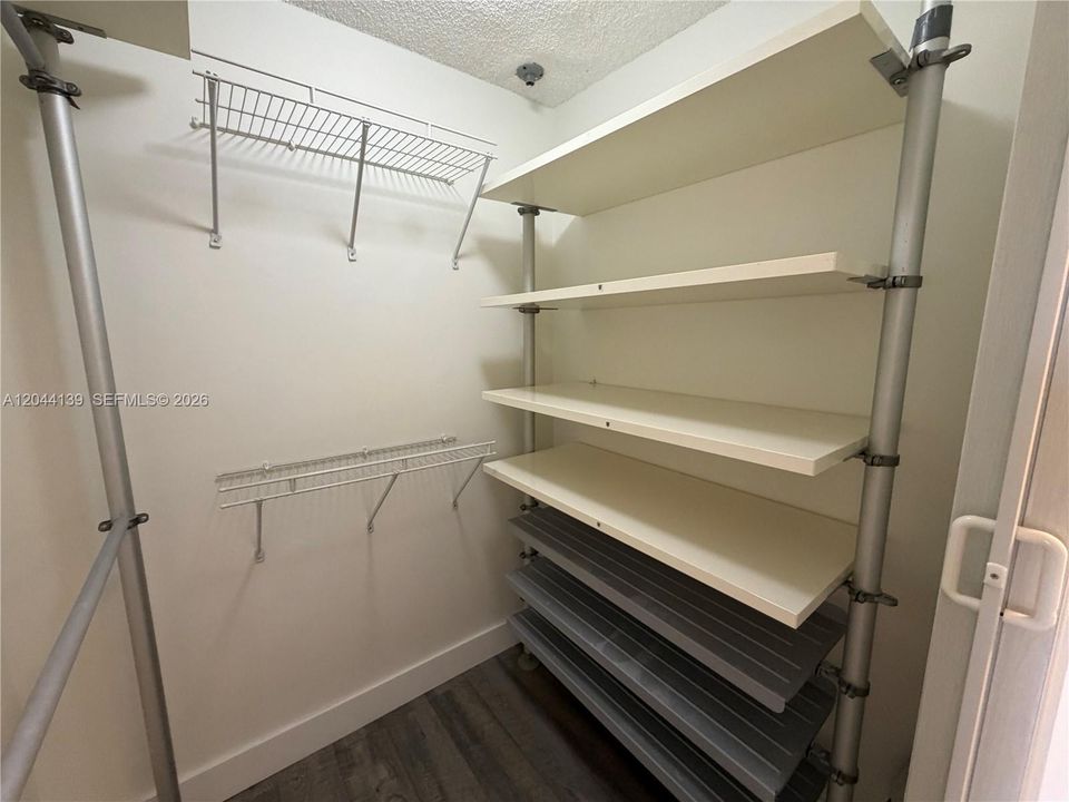 В аренду: $2,300 (2 спален, 2 ванн, 960 Квадратных фут)