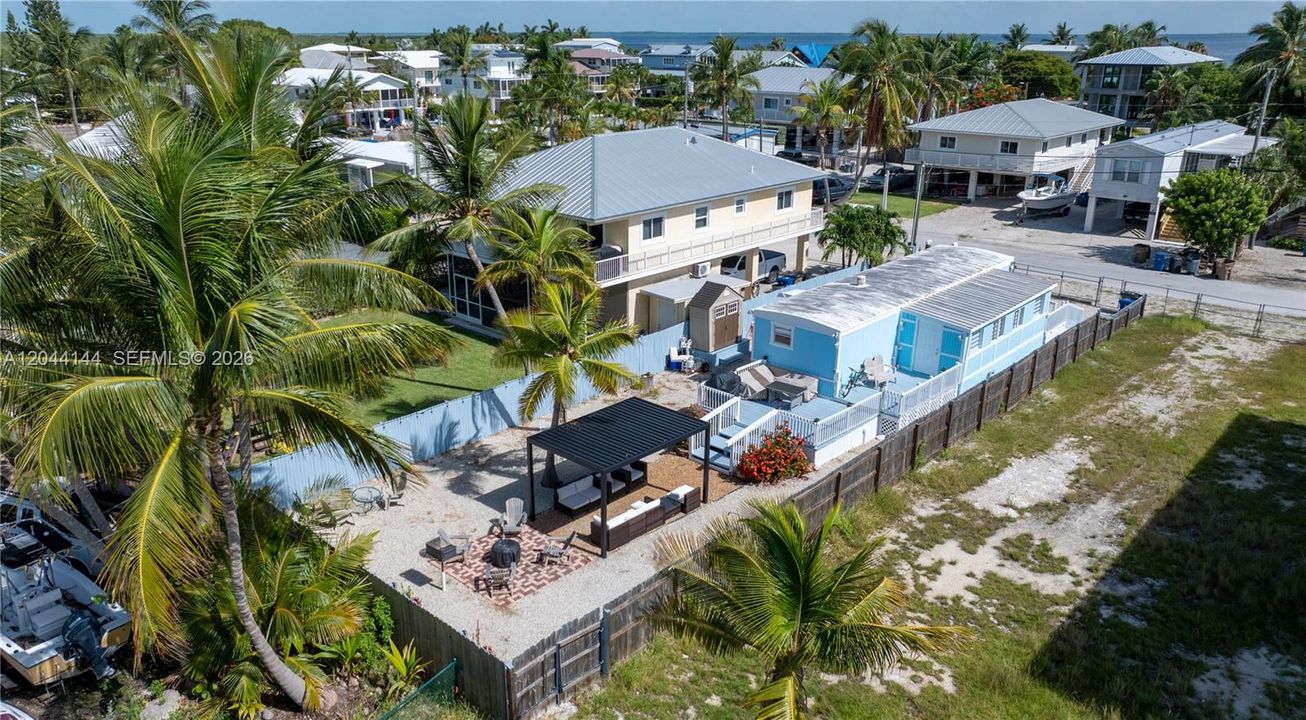 На продажу: $415,000 (3 спален, 1 ванн, 760 Квадратных фут)