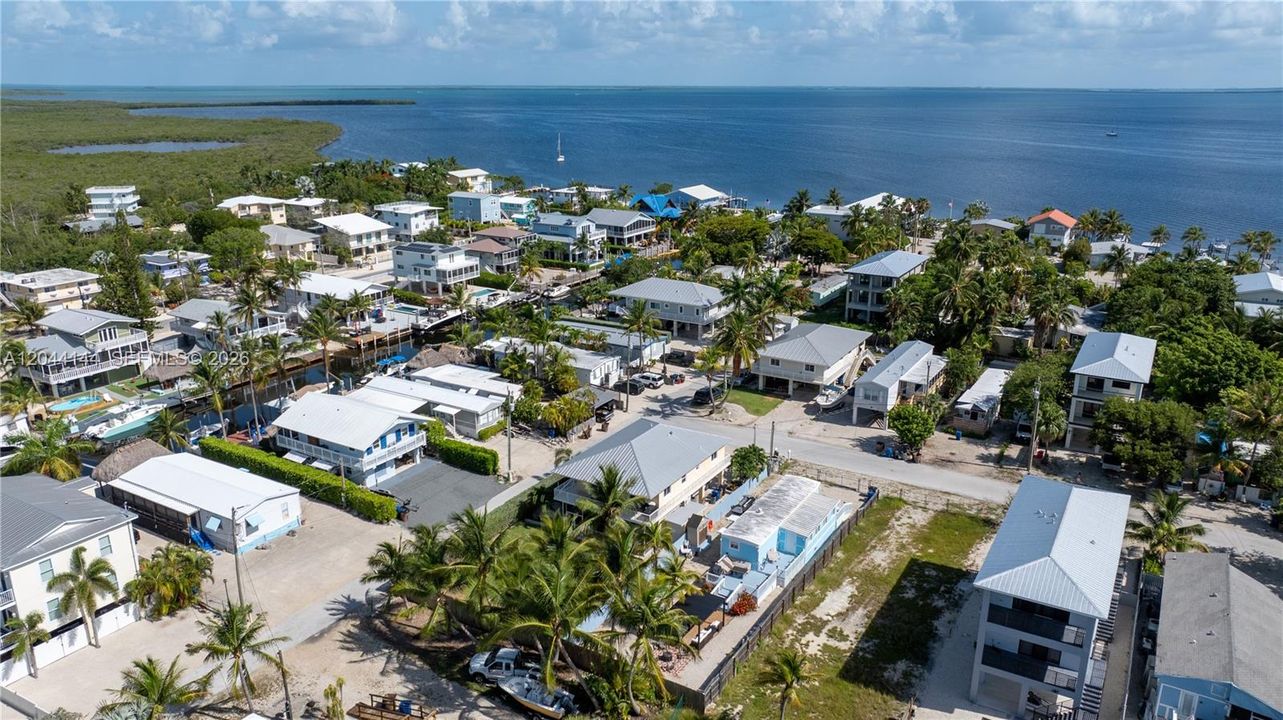 На продажу: $415,000 (3 спален, 1 ванн, 760 Квадратных фут)