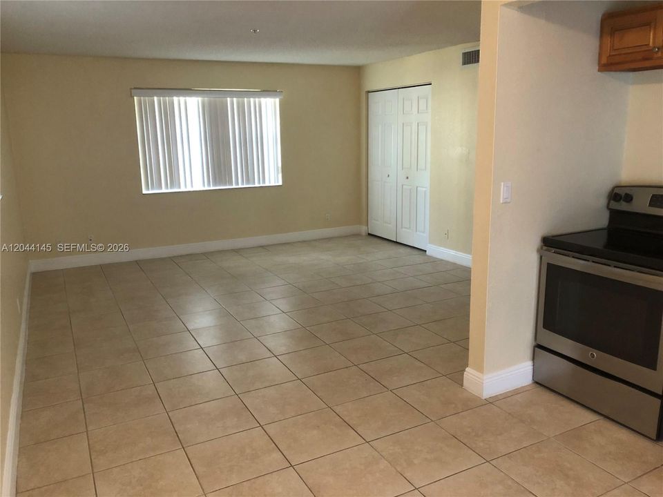 For Rent: $1,275 (0 beds, 1 baths, 410 Square Feet)