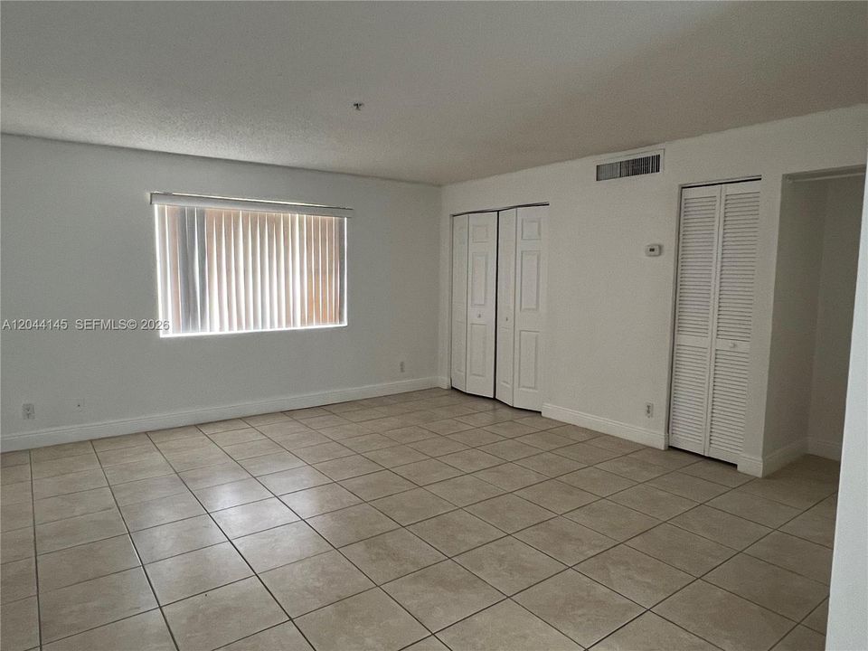 For Rent: $1,275 (0 beds, 1 baths, 410 Square Feet)