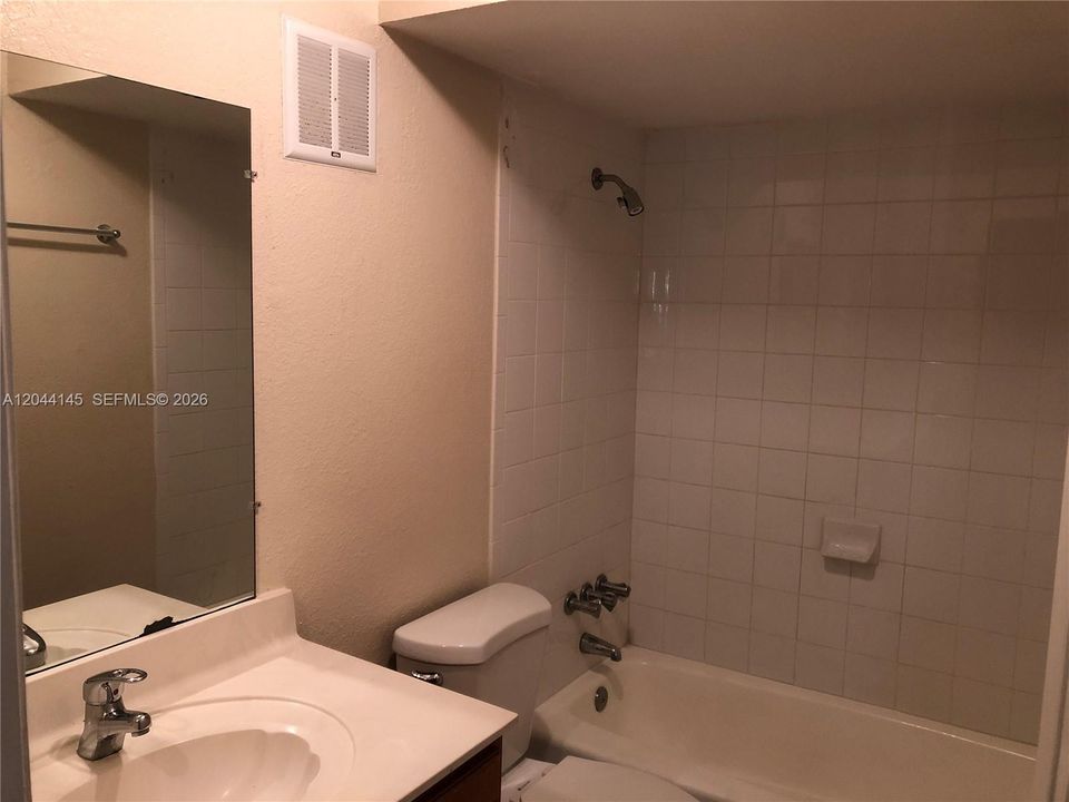 For Rent: $1,275 (0 beds, 1 baths, 410 Square Feet)