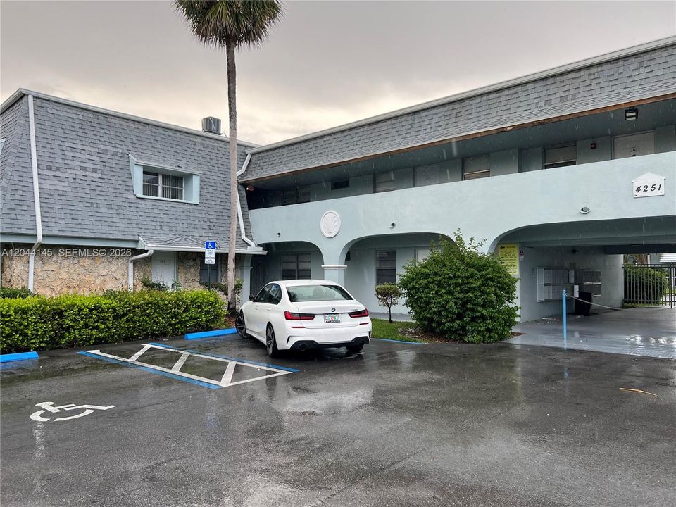 For Rent: $1,275 (0 beds, 1 baths, 410 Square Feet)