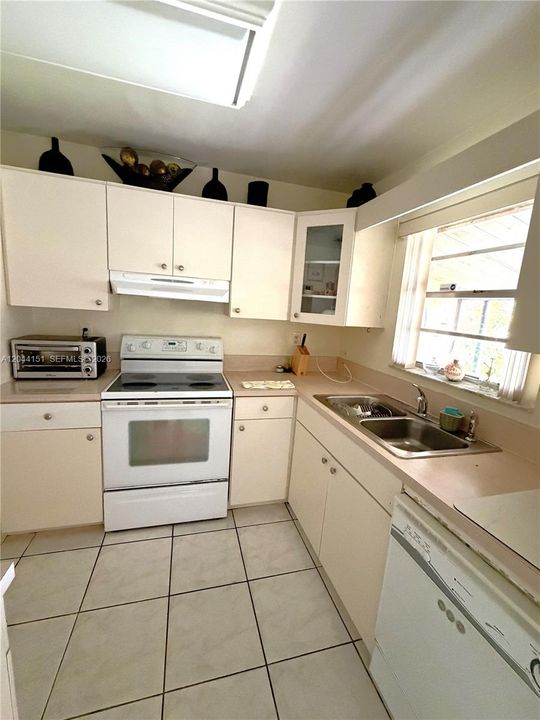 На продажу: $439,999 (3 спален, 2 ванн, 1124 Квадратных фут)