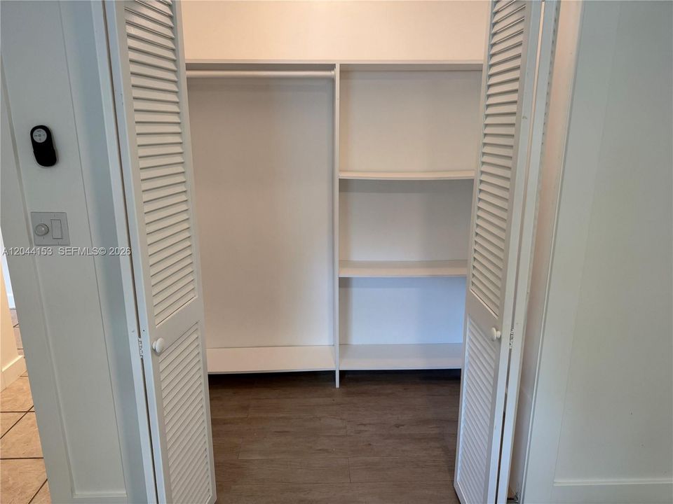 В аренду: $4,000 (2 спален, 2 ванн, 2412 Квадратных фут)
