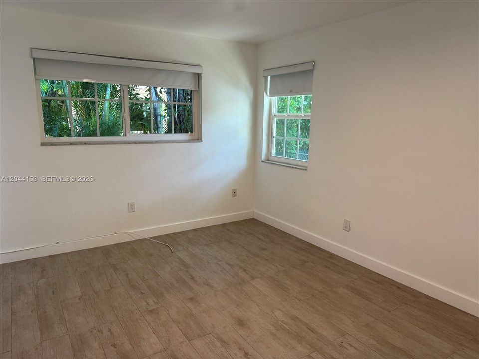 В аренду: $4,000 (2 спален, 2 ванн, 2412 Квадратных фут)