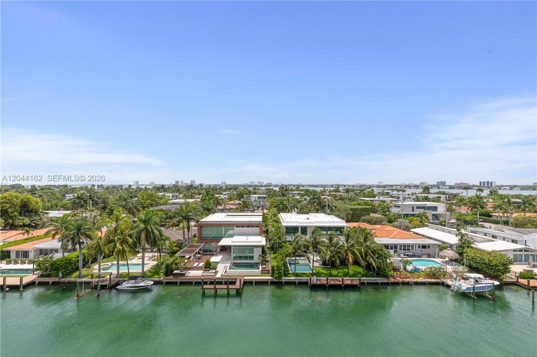 For Sale: $1,999,999 (3 beds, 3 baths, 1834 Square Feet)