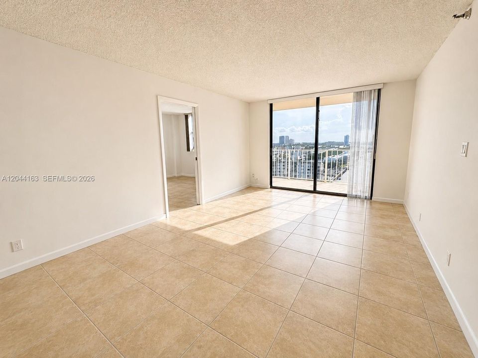 For Rent: $2,750 (2 beds, 2 baths, 1008 Square Feet)