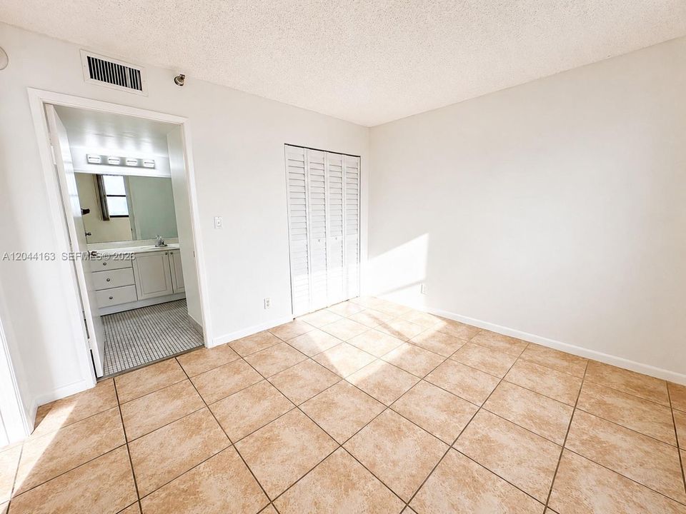 For Rent: $2,750 (2 beds, 2 baths, 1008 Square Feet)