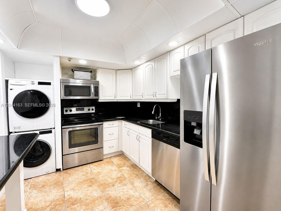 For Rent: $2,750 (2 beds, 2 baths, 1008 Square Feet)