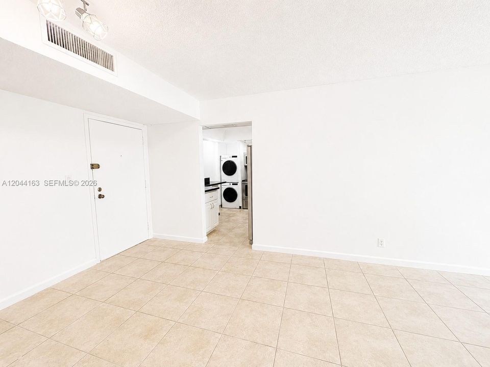 For Rent: $2,750 (2 beds, 2 baths, 1008 Square Feet)